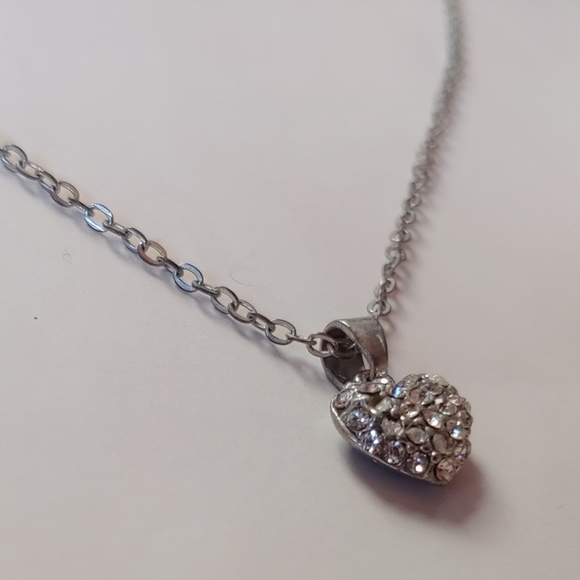 BUNDLE WITH 2 AVON Necklaces and some unbranded jewelry - Picture 14 of 15